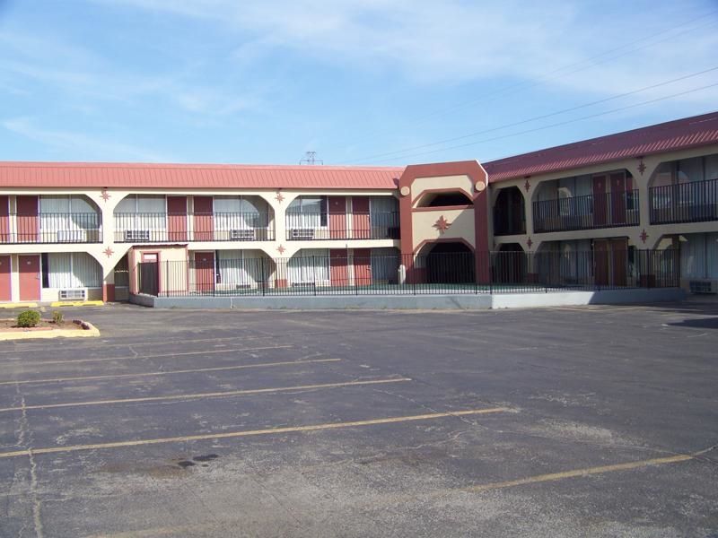 Travelers Inn And Suites Oklahoma City Exterior foto